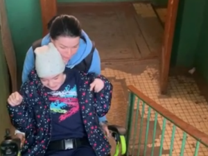 Мама ребенка-инвалида из Смоленской области опубликовала крик о помощи к чиновникам (видео)